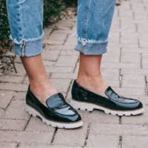 Vionic Women’s Kensley Leather Loafers Shoes Color: Black Size: 7